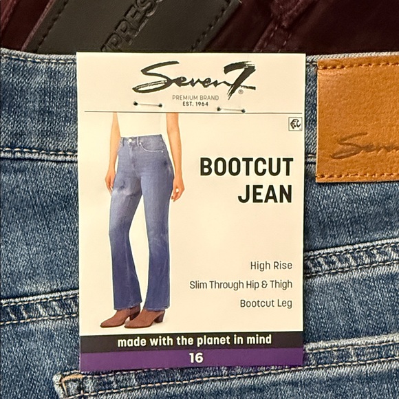 Seven7 Women's Classic Blue Flare Jeans - Picture 3 of 3